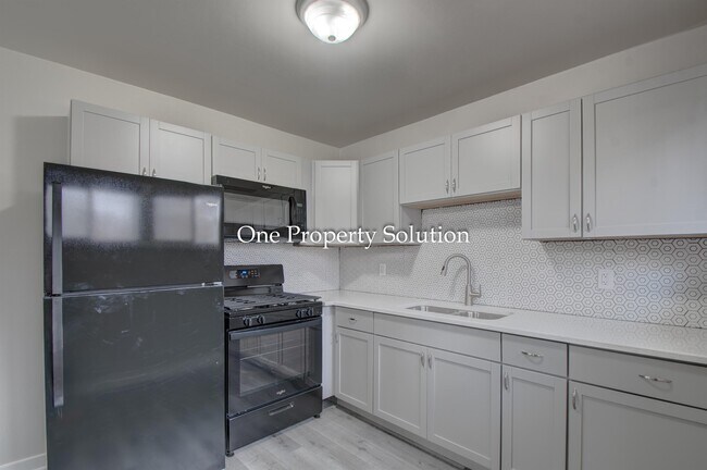 Building Photo - 940 Mount St