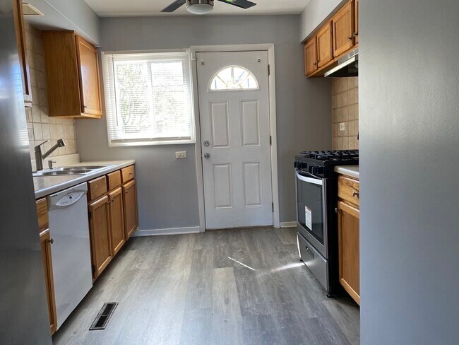 Building Photo - 1718 Hovland Ct