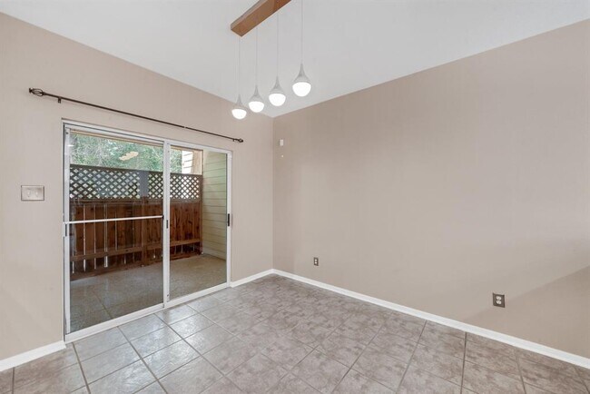 Building Photo - 14 Scarlet Woods Ct
