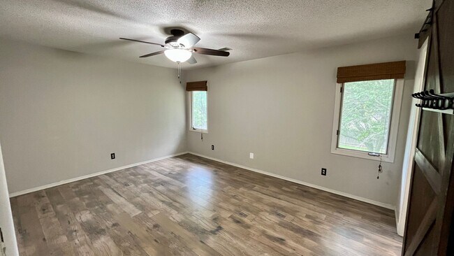 Foto del edificio - 4827 N Homestead St