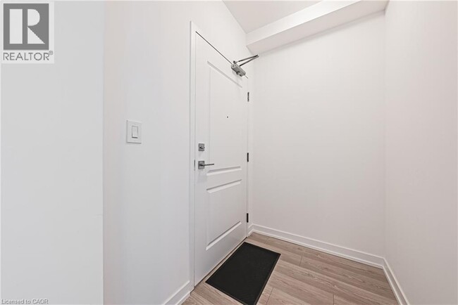 Building Photo - 450 Dundas St E