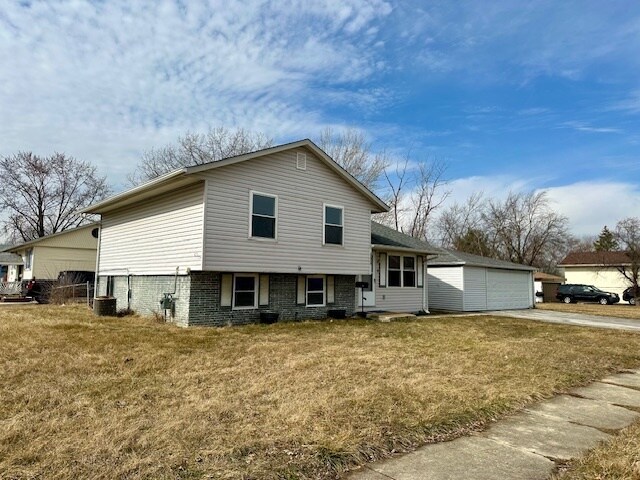Building Photo - 22050 E Churchill Dr