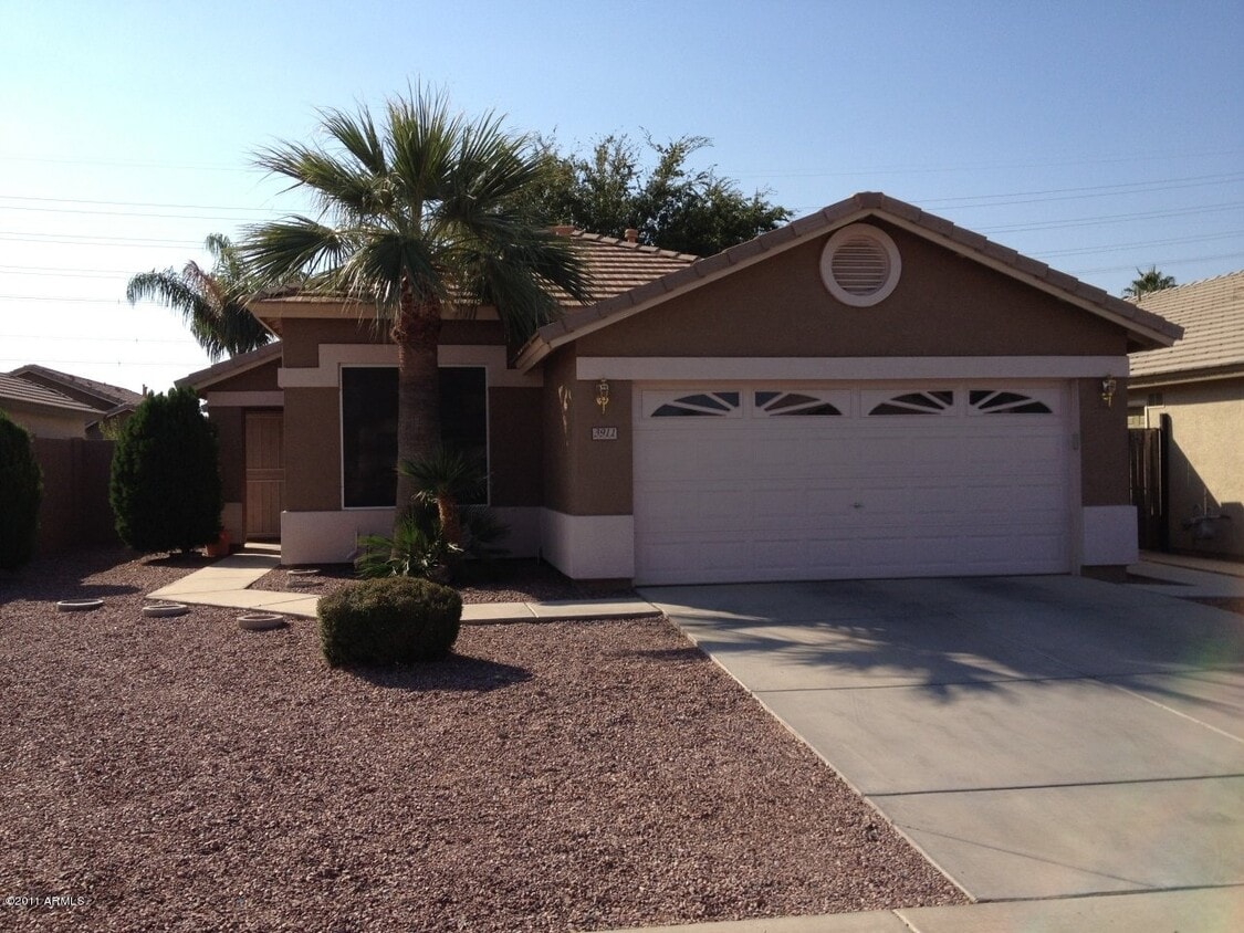 Primary Photo - Gilbert 3/2 W/2 car garage