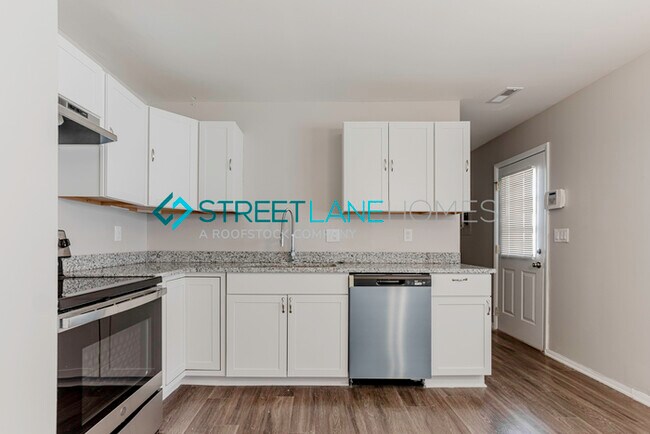Building Photo - NOW OFFERING HALF OFF THE FIRST FULL MONTH...