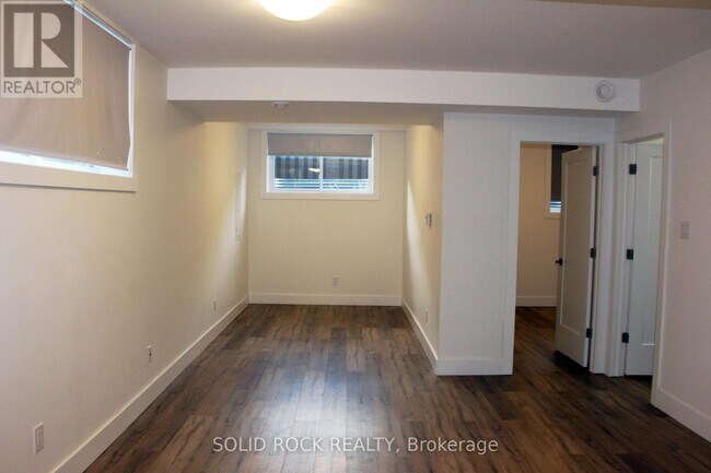 Photo du bâtiment - 846 Alpine Ave