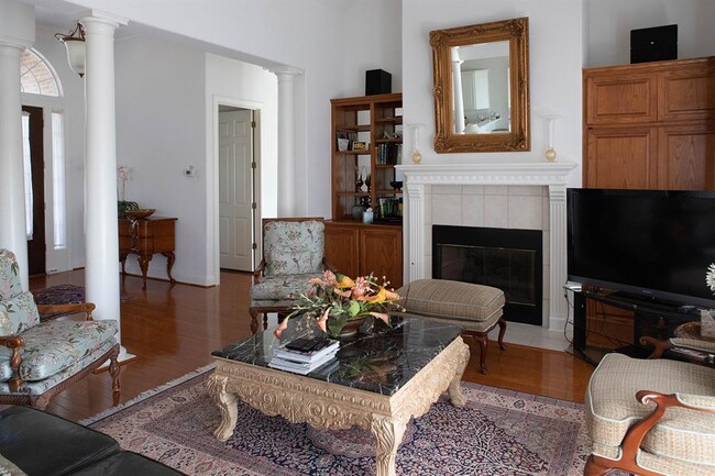 Building Photo - 6801 Winterberry Dr