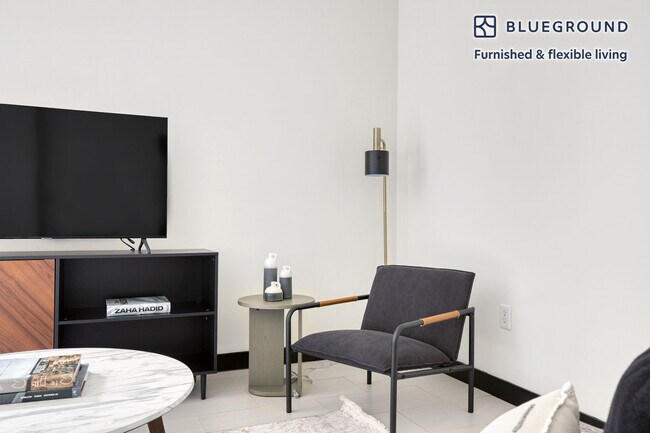 Foto del edificio - 609 S Grand Ave