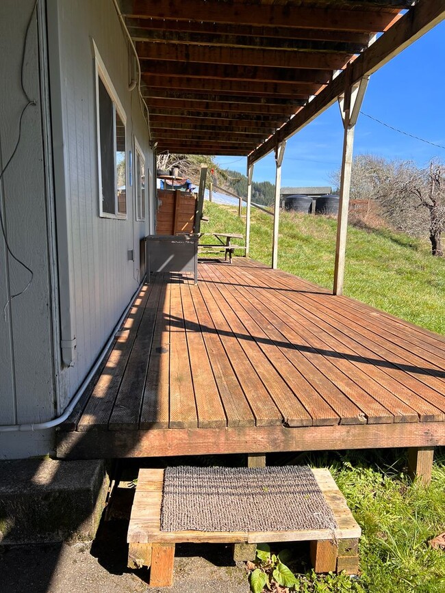 Building Photo - 15791 Lower Smith River Rd