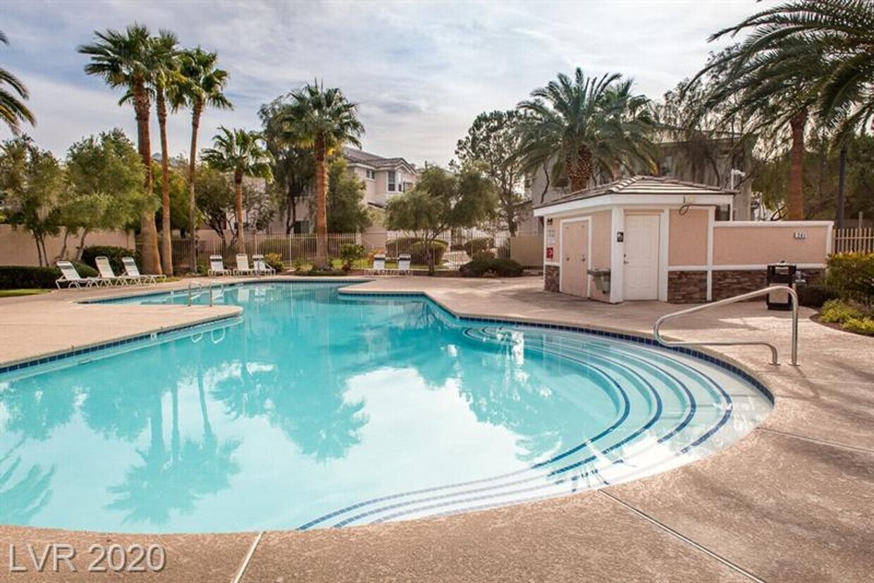 Primary Photo - Stunning Home in Green Valley in Gated Com...