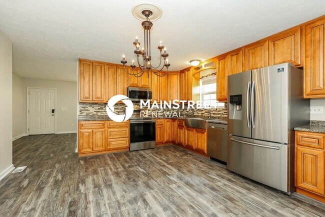 Foto del edificio - 5 Bedroom Pet-Friendly Home in Knoxville, TN with Main Street Renewal