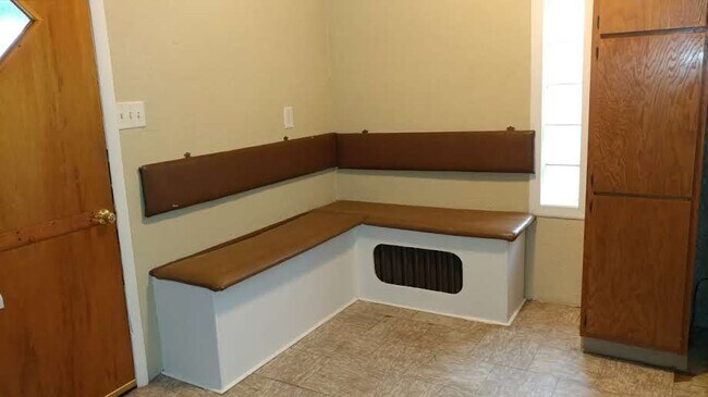 Building Photo - 929 7th St S