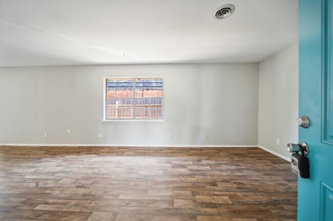 Building Photo - 5520 E 47th Pl