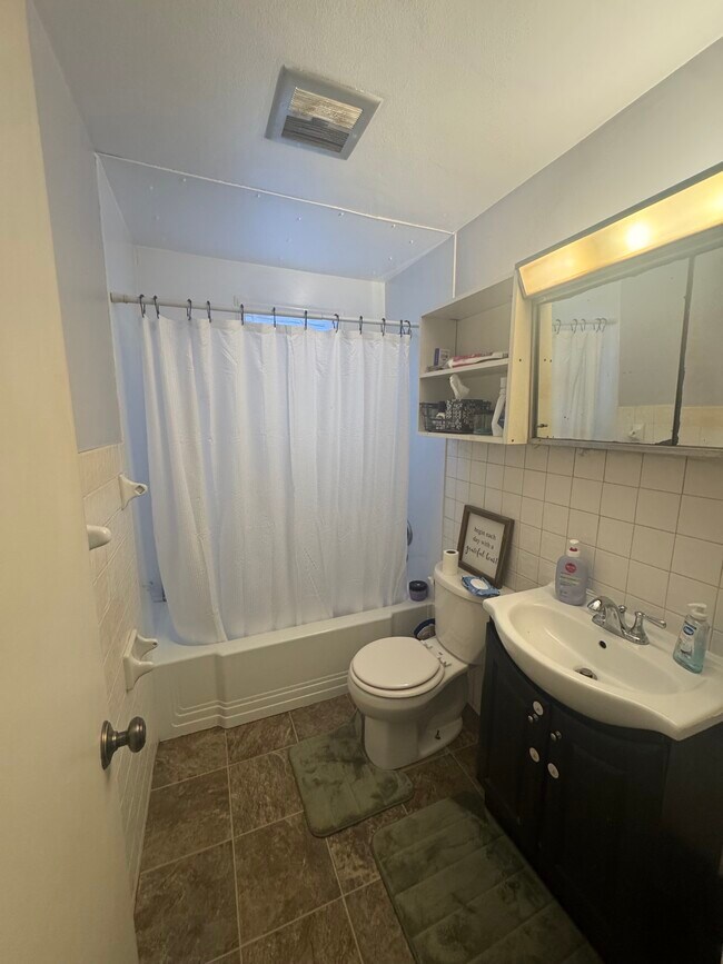 Foto del edificio - 749 S Grant St