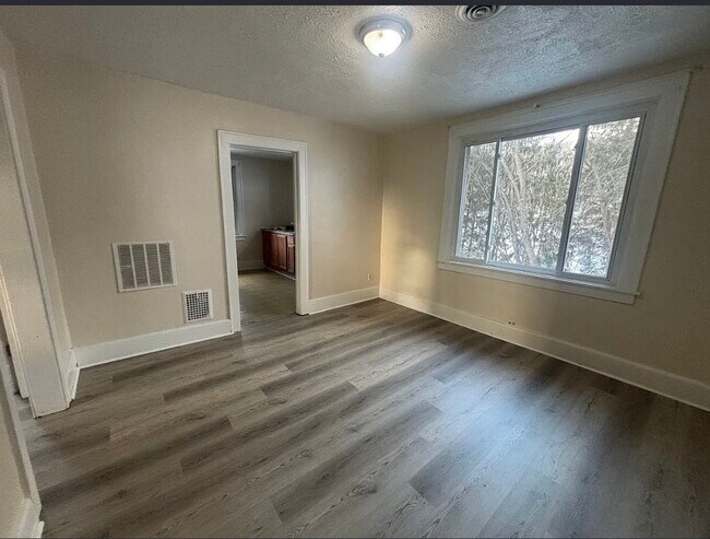 Building Photo - 254 Hillside Ave