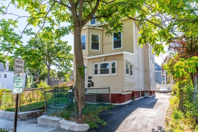 Primary Photo - 116 N 15th St