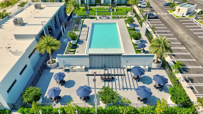 BBQ and Pool Areas - The Avenue at Naranja