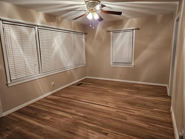 Foto del edificio - 2832 Clyburne St