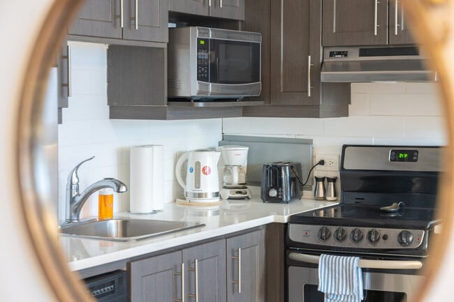 Photo du bâtiment - 1245 Rue Redpath-Crescent