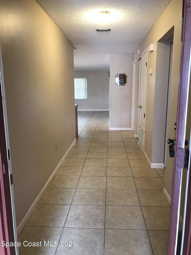 Building Photo - 841 Faull Dr
