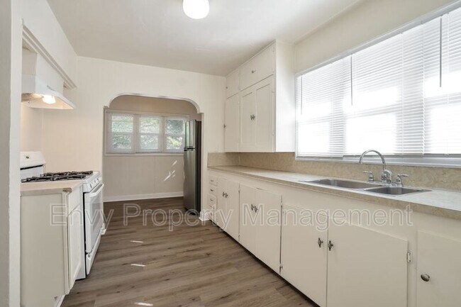 Foto del edificio - 2653 Quincy Ave