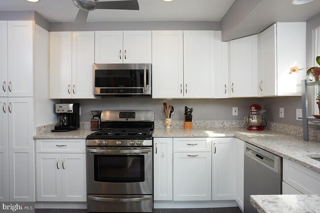 Foto del edificio - 10405 Amherst Ave