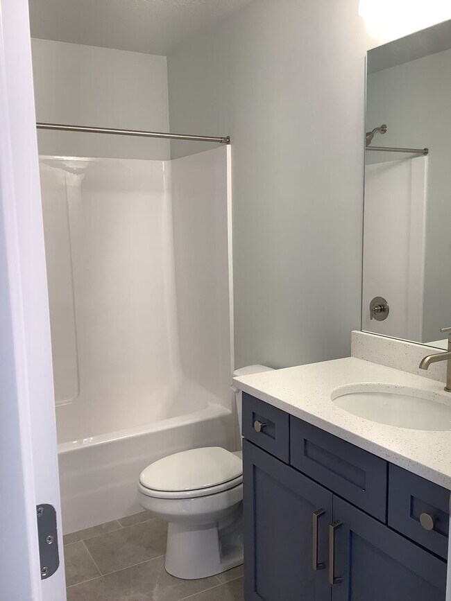 Foto del edificio - MAKE YOUR FIRST RENT PAYMENT UNTIL 2026-New Construction Townhome Located in Prime Saratoga Sprin...