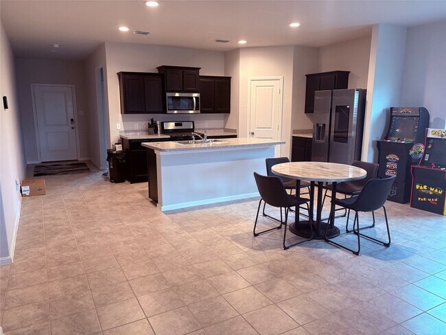 Foto del edificio - 16721 Porterfield Ln