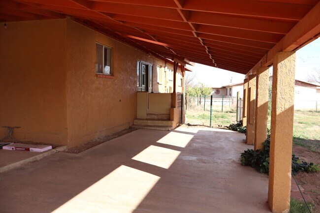 Building Photo - Spacious