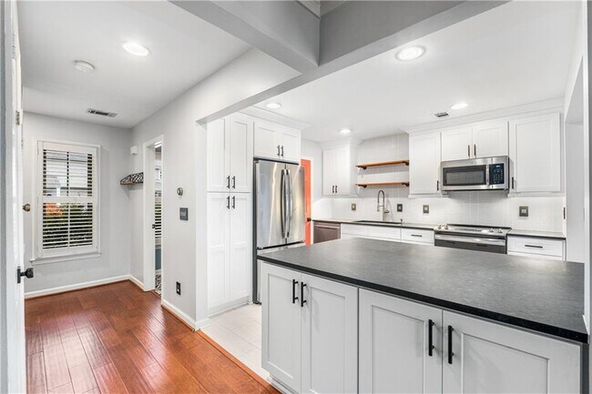 Foto del edificio - 2751 Farmstead Rd