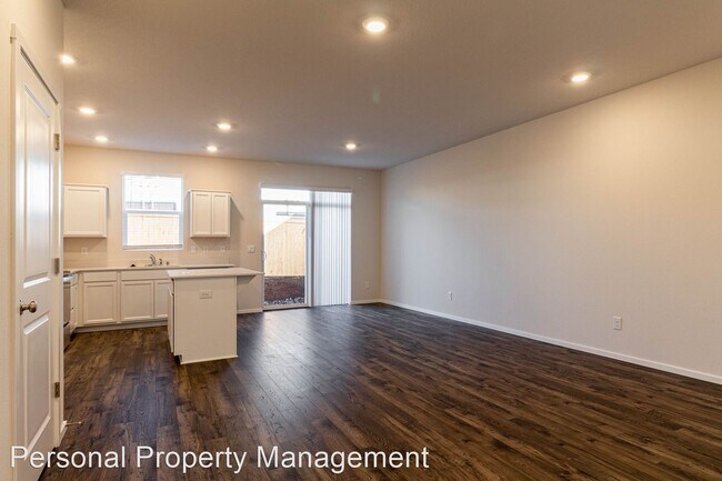 Building Photo - 3 br, 2.5 bath House - 13722 NE 67th Way