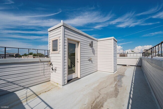 Foto del edificio - 6 br, 6 bath House - 1844 N GRATZ ST