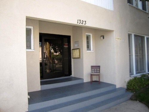 Primary Photo - 1323 N Kingsley Dr