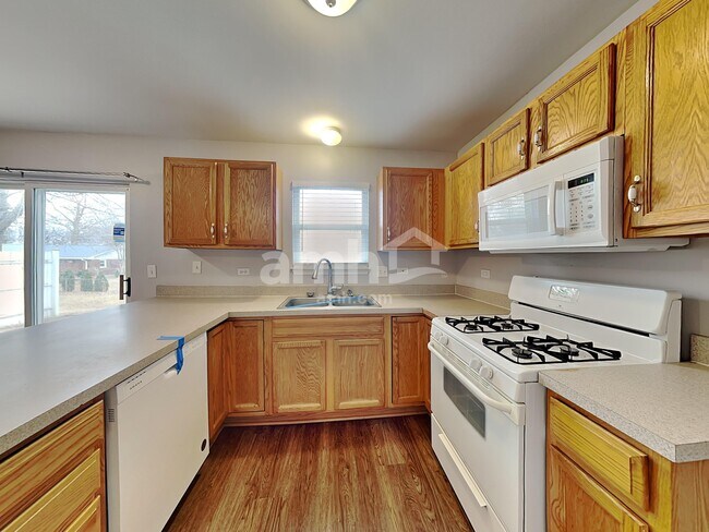 Foto del edificio - 823 N Commonwealth Ave