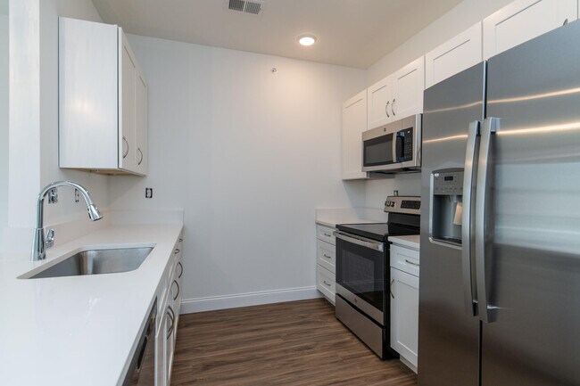 Building Photo - 231 Walton Ave