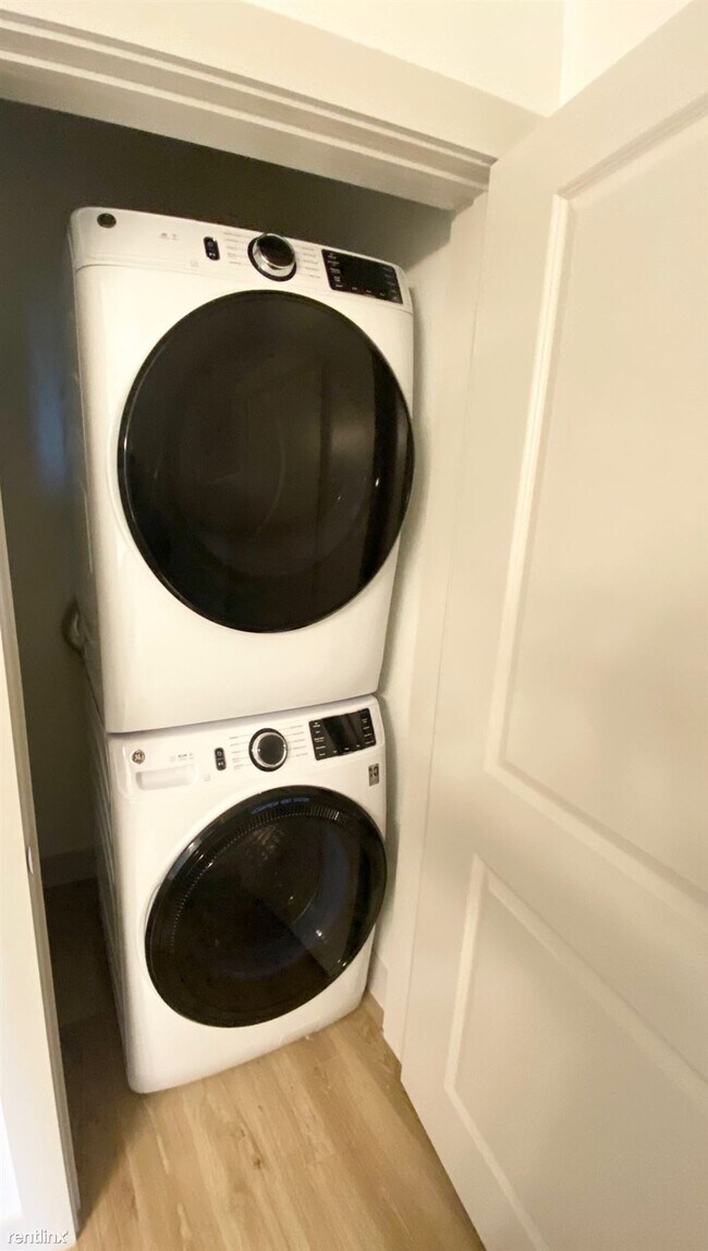 Foto del edificio - 1 br, 1 bath Condo - 201 E Pecan St /1Bath