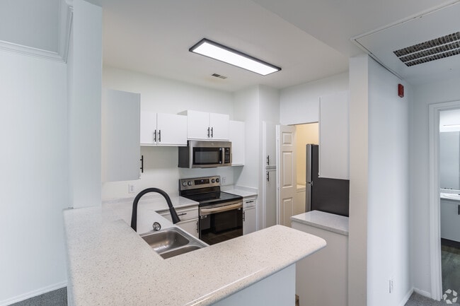 Building Photo - ReNew Jordan Creek