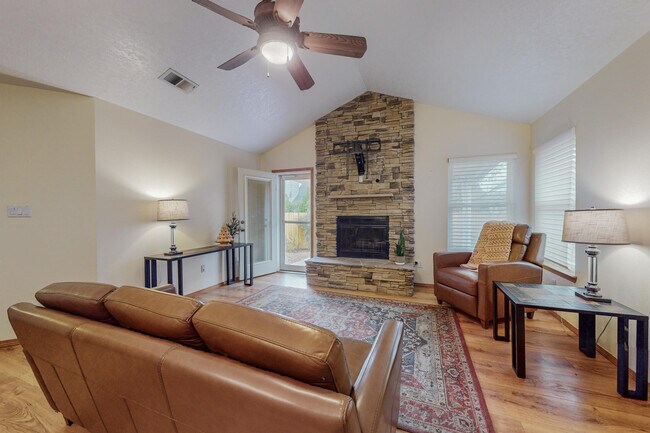 Foto del edificio - 7804 Juneberry St NW