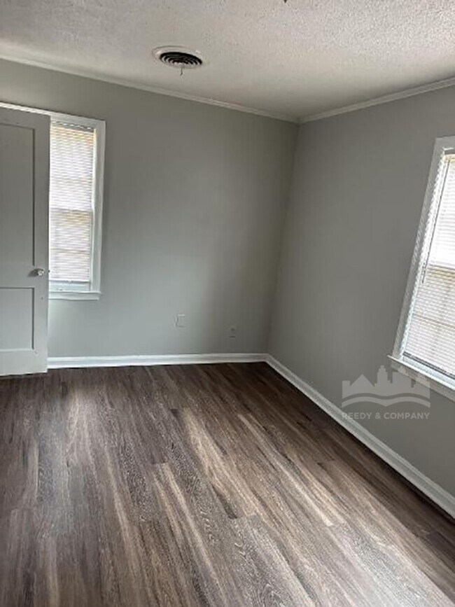 Foto del edificio - 1240 Robin Hood Ln
