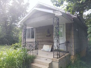 Building Photo - 4521 Oakwood Ave