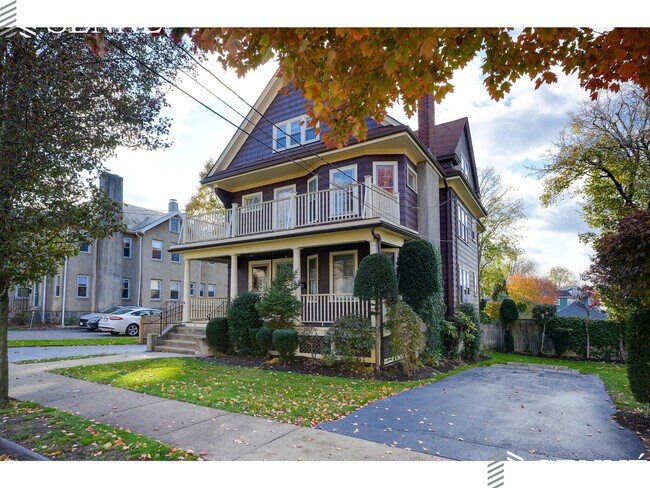 Building Photo - 21 Spruce St