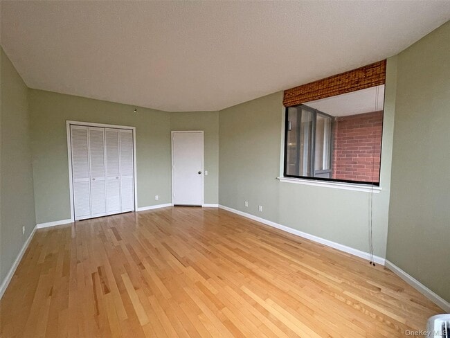 Foto del edificio - 50 E Hartsdale Ave