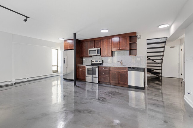 Building Photo - 6166 N Sheridan Rd