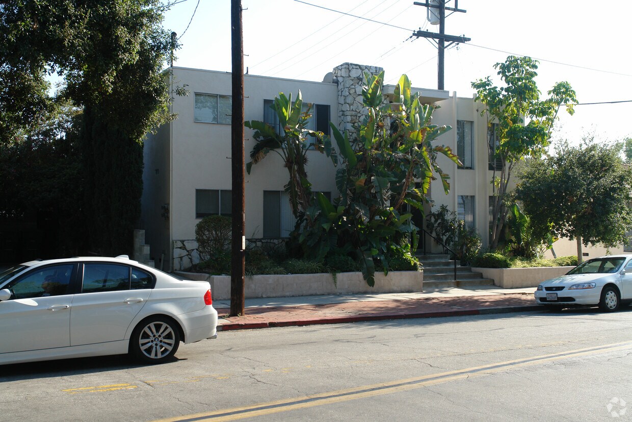 Building Photo - 414 E Doran St