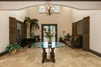 Building Photo - 619 Villa Cir