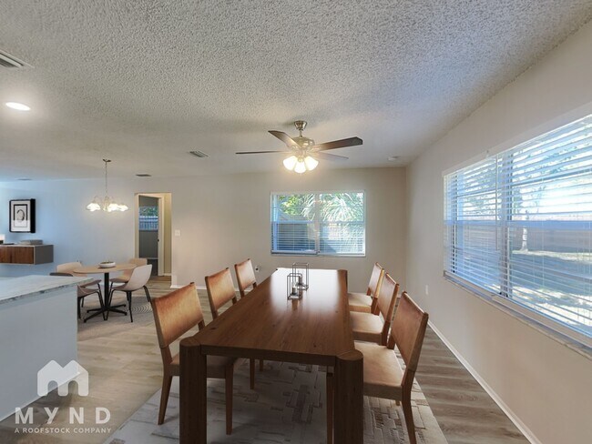 Foto del edificio - 10195 Heathcliff St