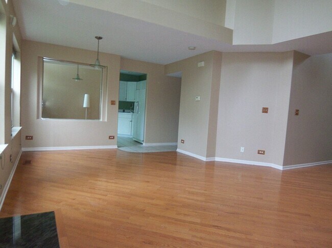 Building Photo - 930 Charlela Ln