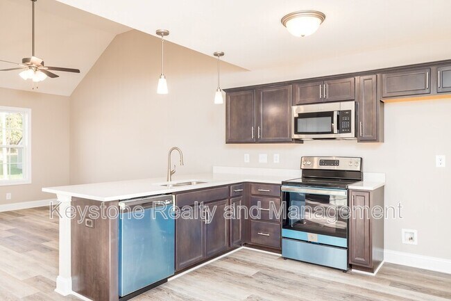 Foto del edificio - 808 Lillian Grace Dr