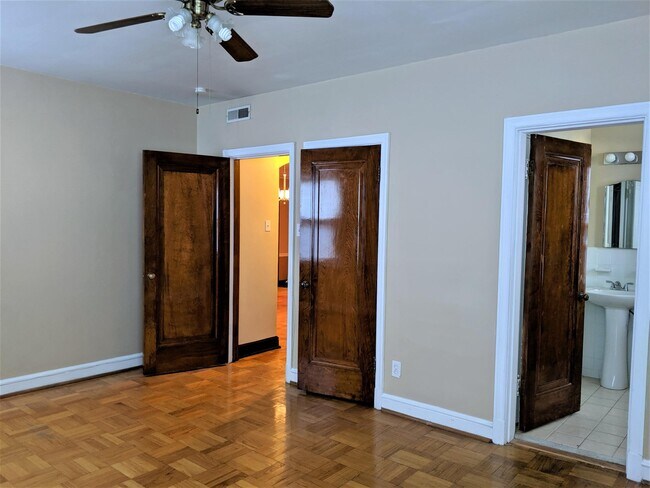 Building Photo - 8036 Delmar Blvd