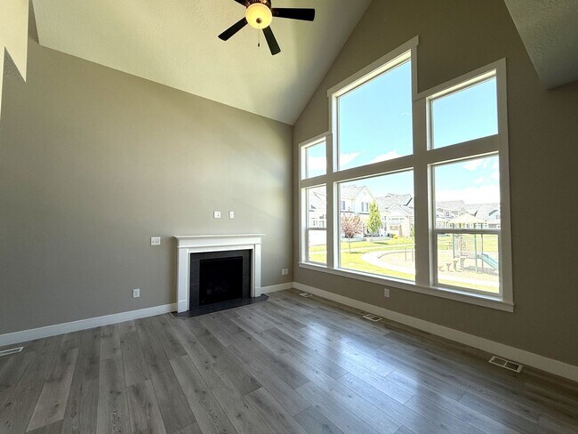 Building Photo - Available Now! Modern Townhome with Unfinished Basement & Washer/Dryer Included