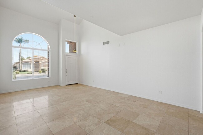 Building Photo - 8709 E Avalon Dr